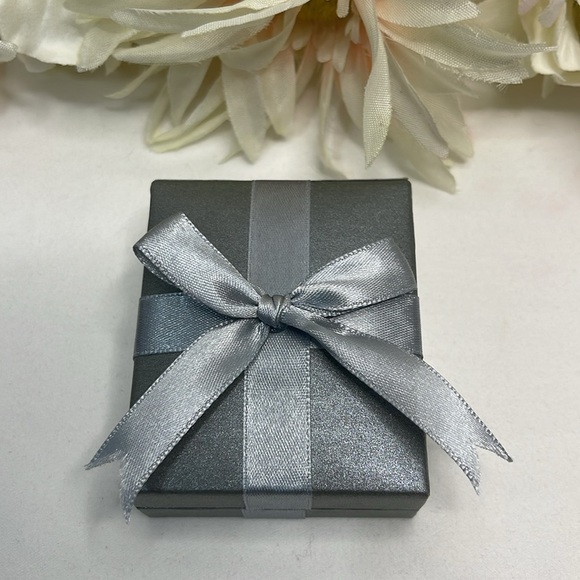 Cubic Zirconia Elegant Silver 925 Cross Necklace NIB - Picture 8 of 8